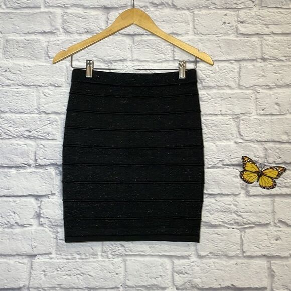 Smart Set Mini Skirt with Ribbed Detail Size Extra Small - Picture 2 of 8